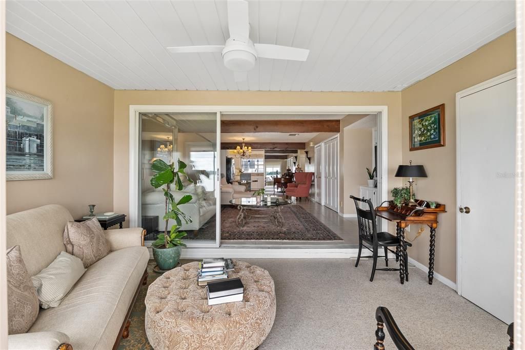 待售: $334,500 (2 贝兹, 1 浴室, 1099 平方英尺)