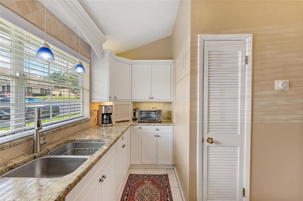 待售: $334,500 (2 贝兹, 1 浴室, 1099 平方英尺)