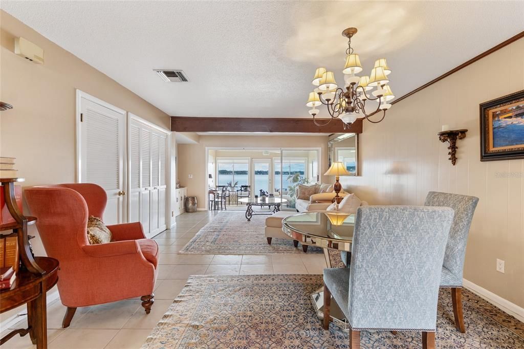 待售: $334,500 (2 贝兹, 1 浴室, 1099 平方英尺)