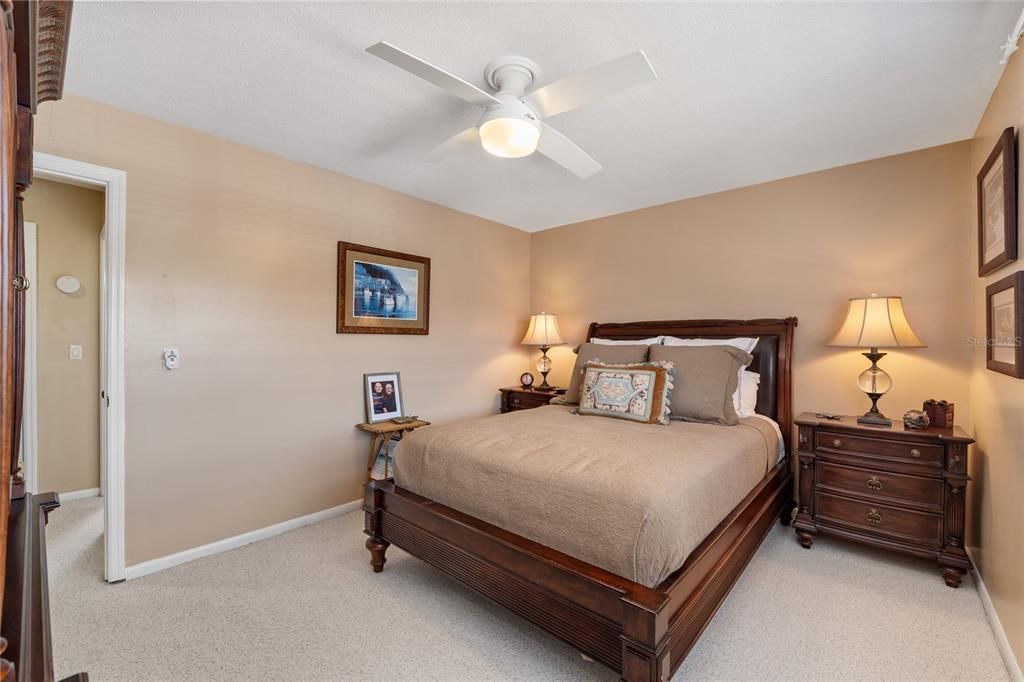 待售: $334,500 (2 贝兹, 1 浴室, 1099 平方英尺)