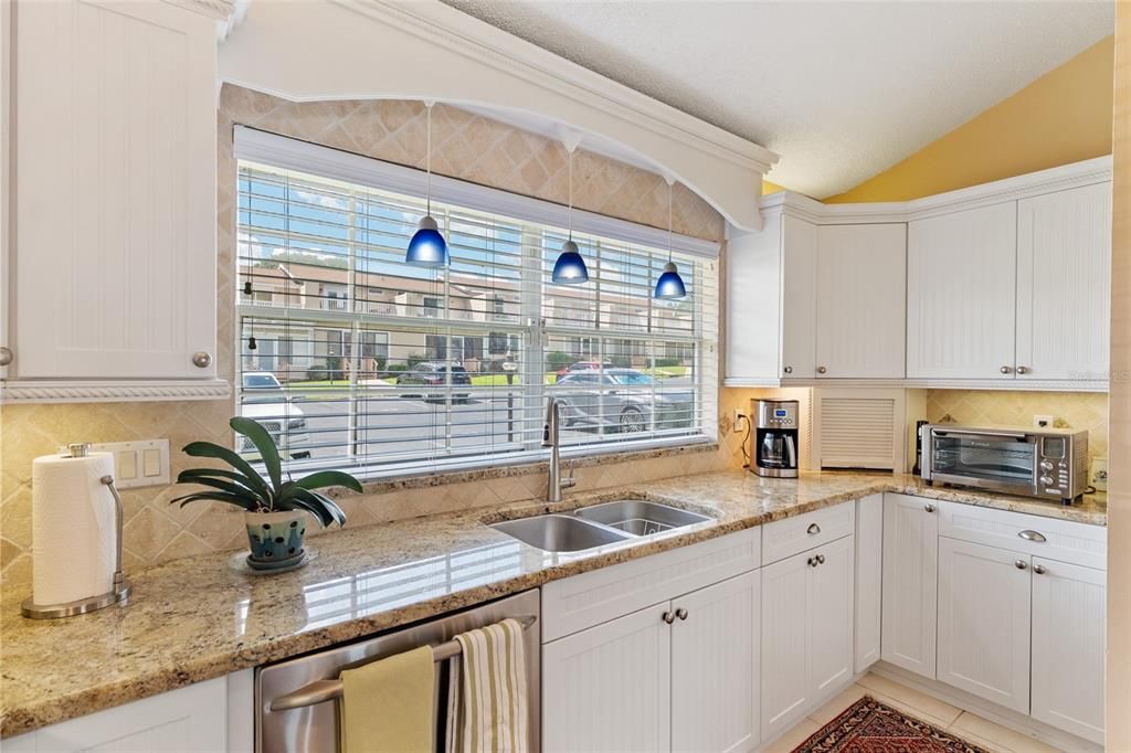 待售: $334,500 (2 贝兹, 1 浴室, 1099 平方英尺)