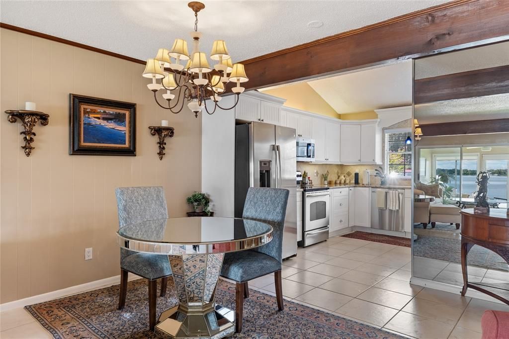 待售: $334,500 (2 贝兹, 1 浴室, 1099 平方英尺)