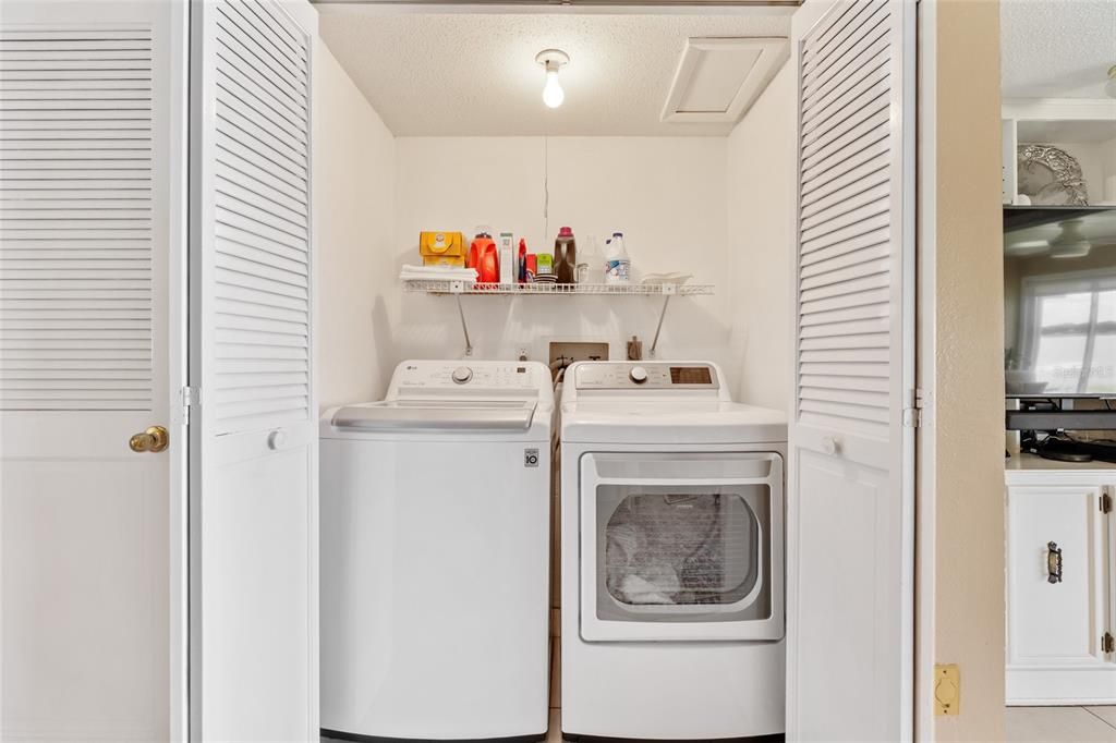 待售: $334,500 (2 贝兹, 1 浴室, 1099 平方英尺)