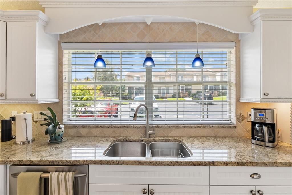 待售: $334,500 (2 贝兹, 1 浴室, 1099 平方英尺)