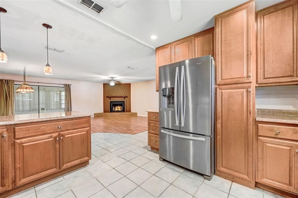 待售: $369,500 (3 贝兹, 2 浴室, 1638 平方英尺)