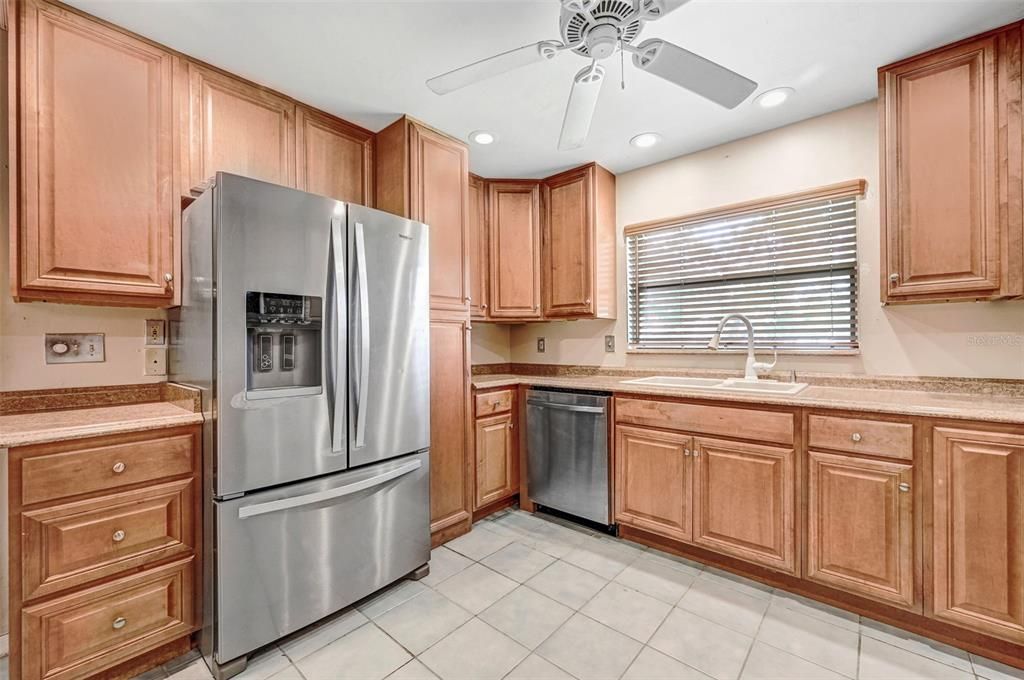 待售: $369,500 (3 贝兹, 2 浴室, 1638 平方英尺)