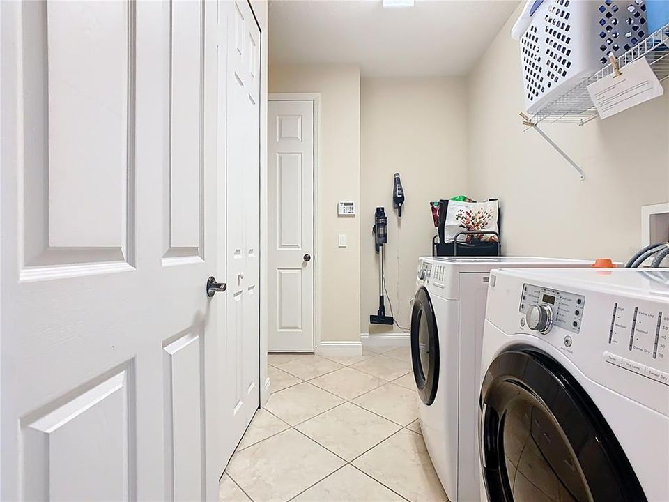 For Sale: $359,000 (3 beds, 2 baths, 2046 Square Feet)
