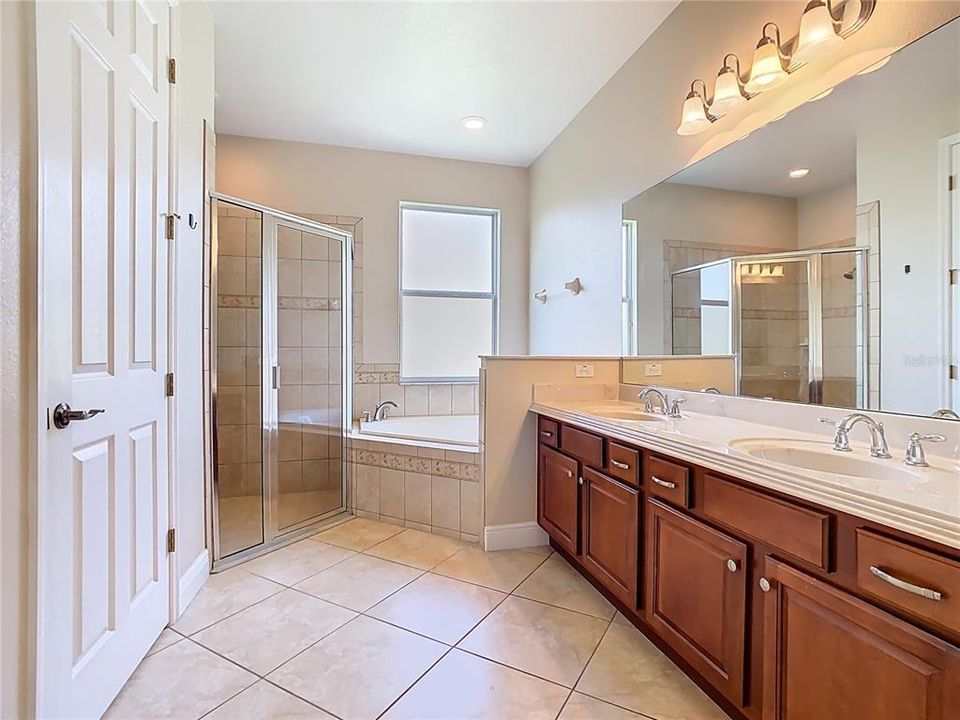 For Sale: $359,000 (3 beds, 2 baths, 2046 Square Feet)