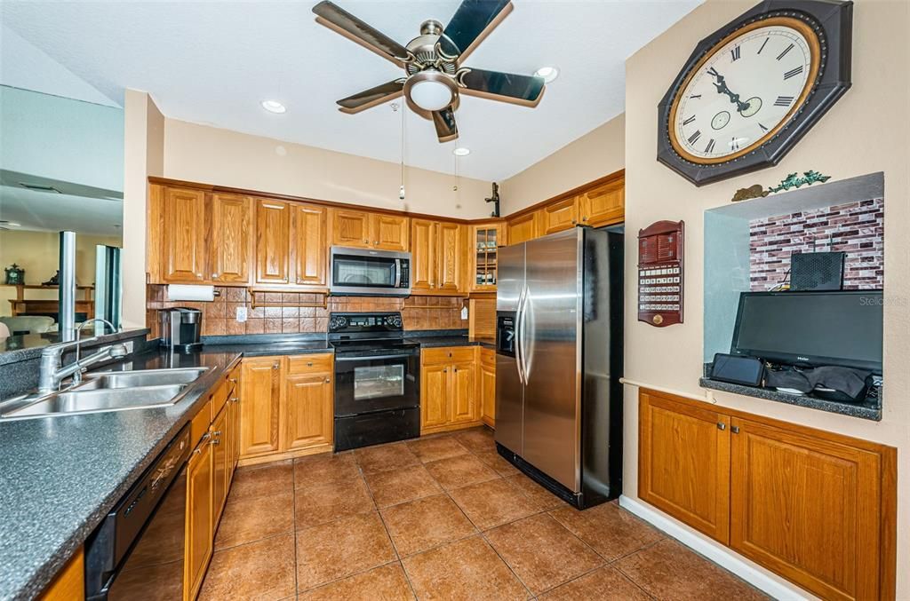 待售: $675,000 (3 贝兹, 2 浴室, 2227 平方英尺)