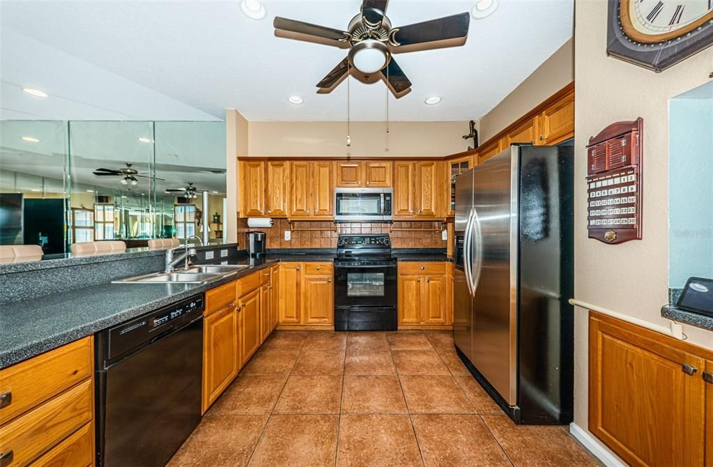 待售: $675,000 (3 贝兹, 2 浴室, 2227 平方英尺)