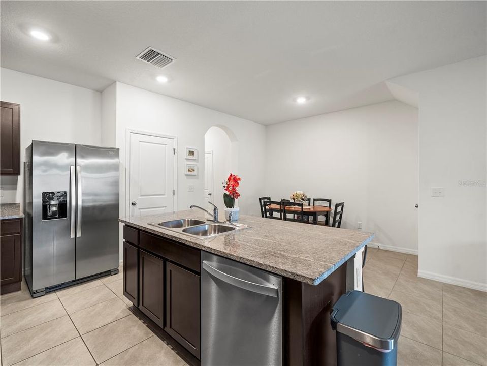 En Venta: $325,000 (3 camas, 2 baños, 1673 Pies cuadrados)