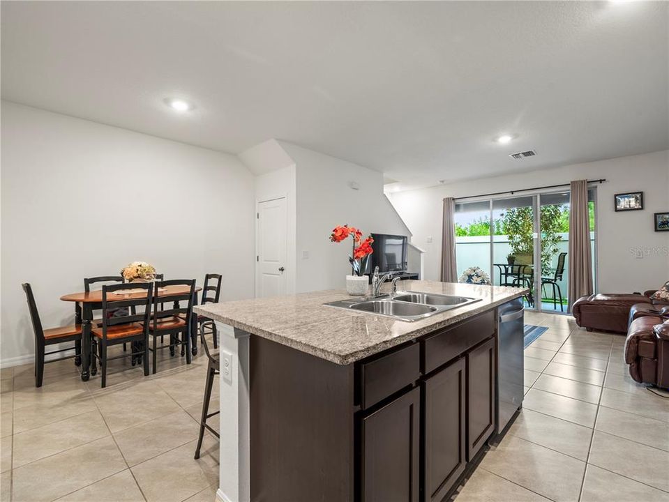 En Venta: $325,000 (3 camas, 2 baños, 1673 Pies cuadrados)