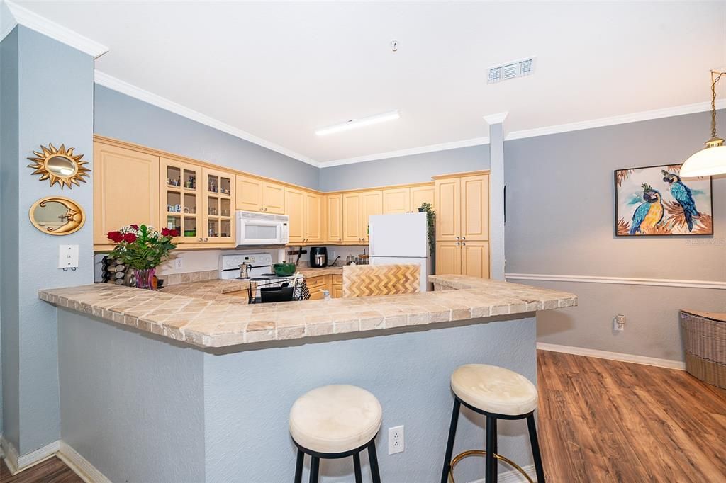 合同活跃: $1,350 (1 贝兹, 1 浴室, 782 平方英尺)