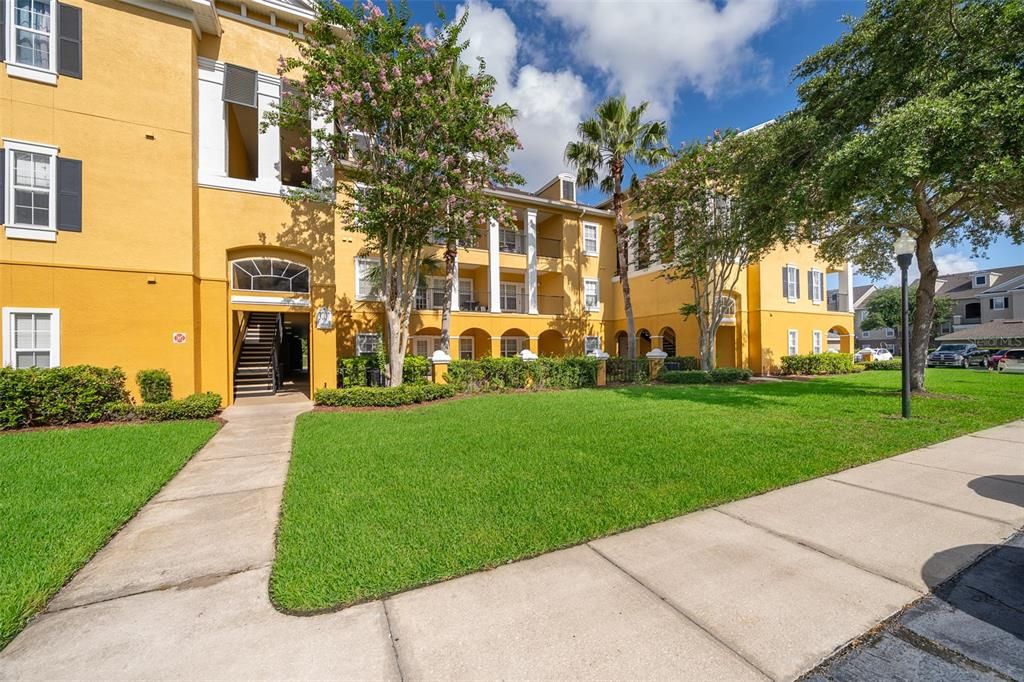 合同活跃: $1,350 (1 贝兹, 1 浴室, 782 平方英尺)