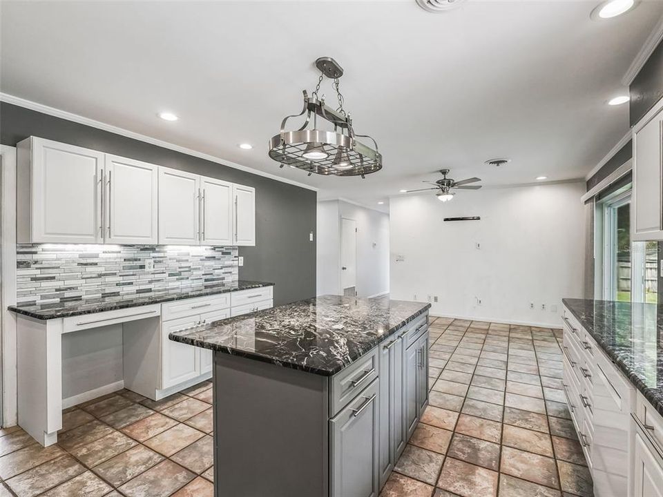 合同活跃: $324,900 (3 贝兹, 2 浴室, 1456 平方英尺)