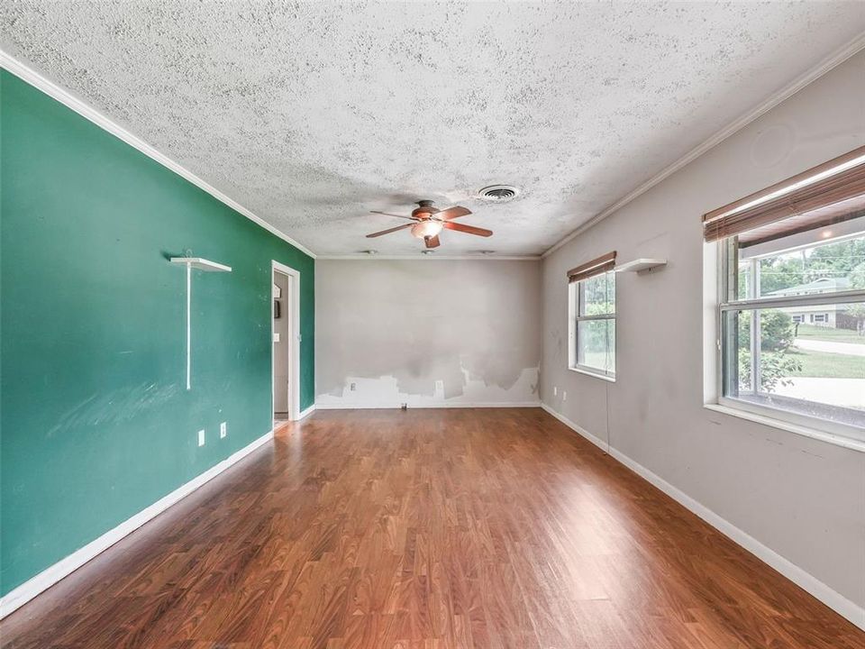 合同活跃: $324,900 (3 贝兹, 2 浴室, 1456 平方英尺)