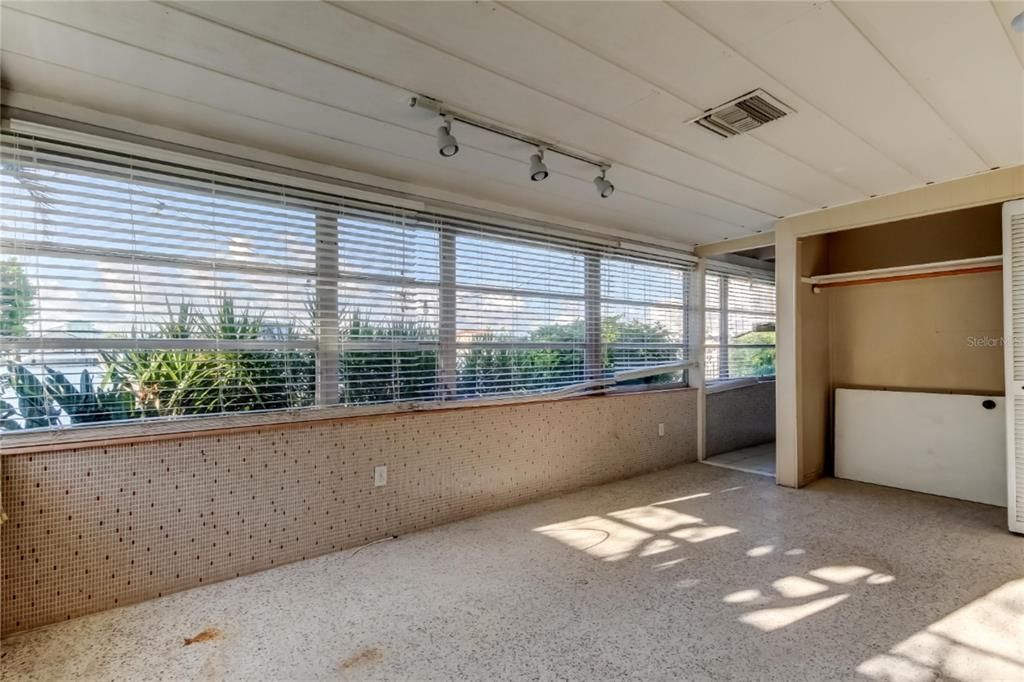 For Sale: $810,000 (3 beds, 1 baths, 1731 Square Feet)