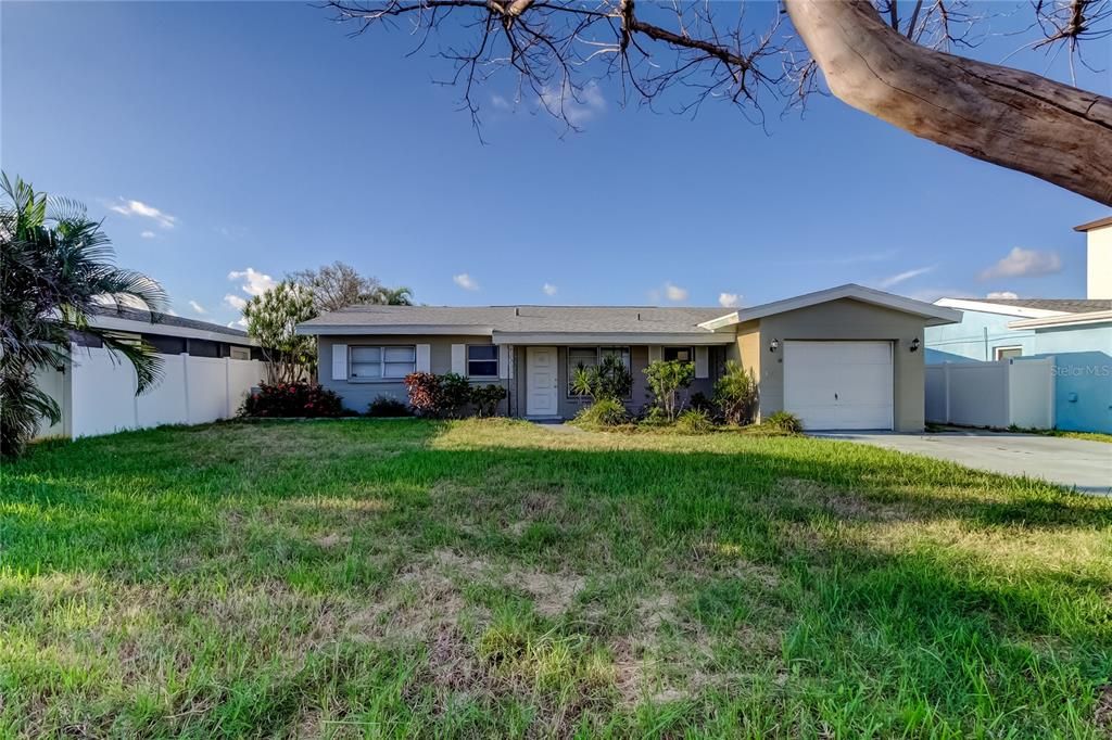 For Sale: $810,000 (3 beds, 1 baths, 1731 Square Feet)