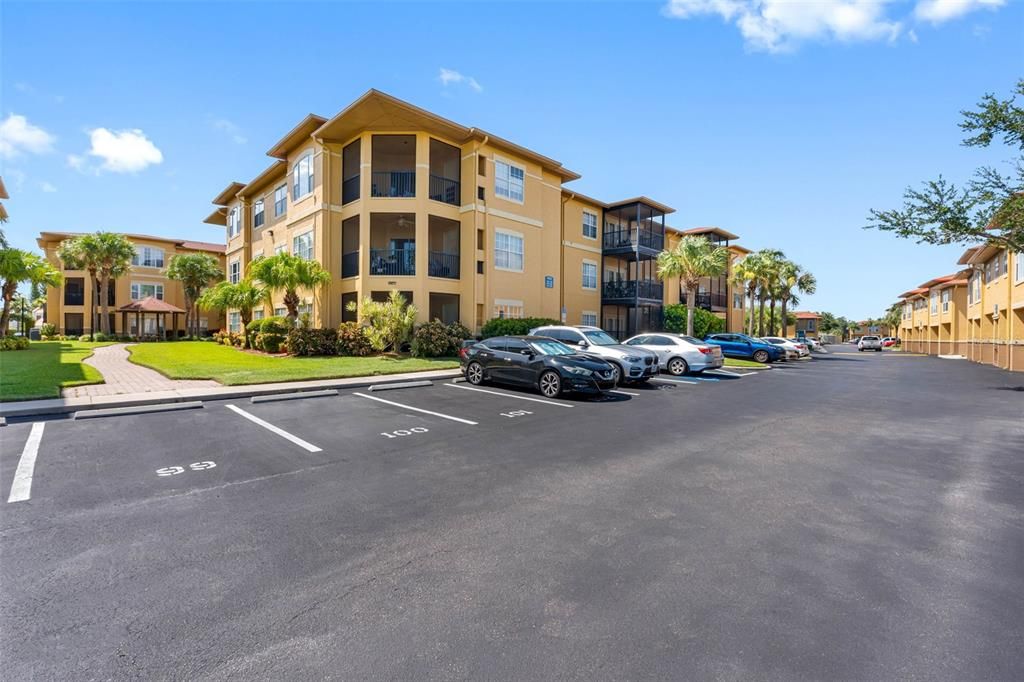 Под контрактом: $165,000 (1 спален, 1 ванн, 656 Квадратных фут)