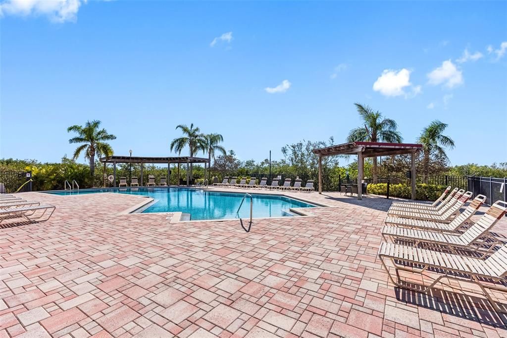 Под контрактом: $165,000 (1 спален, 1 ванн, 656 Квадратных фут)