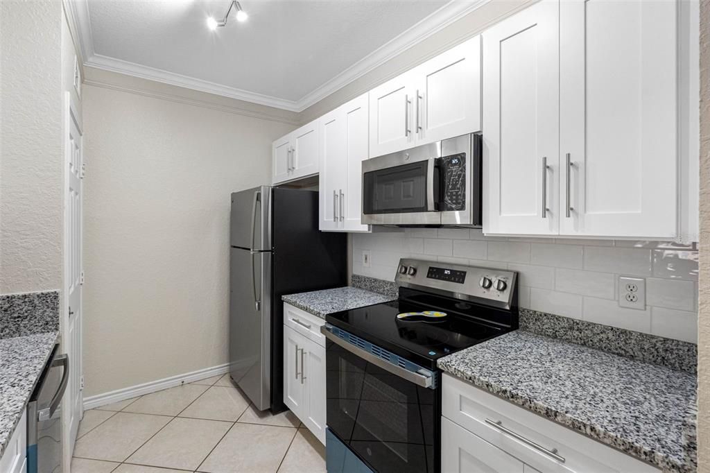 Под контрактом: $165,000 (1 спален, 1 ванн, 656 Квадратных фут)