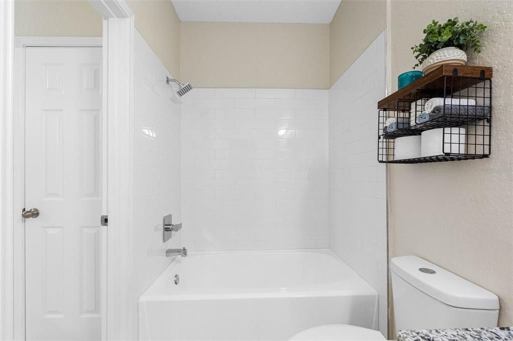 Под контрактом: $165,000 (1 спален, 1 ванн, 656 Квадратных фут)