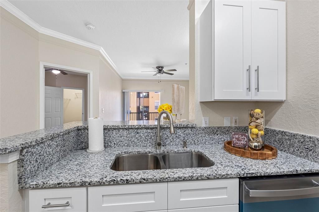 Под контрактом: $165,000 (1 спален, 1 ванн, 656 Квадратных фут)