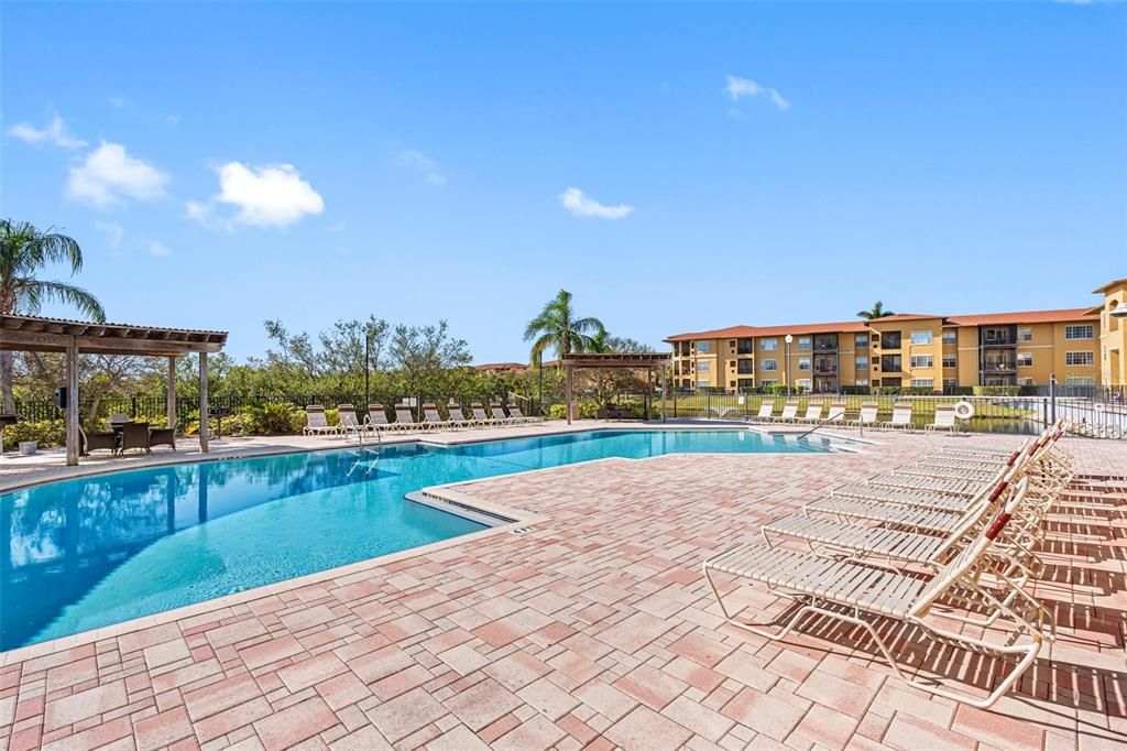 Под контрактом: $165,000 (1 спален, 1 ванн, 656 Квадратных фут)