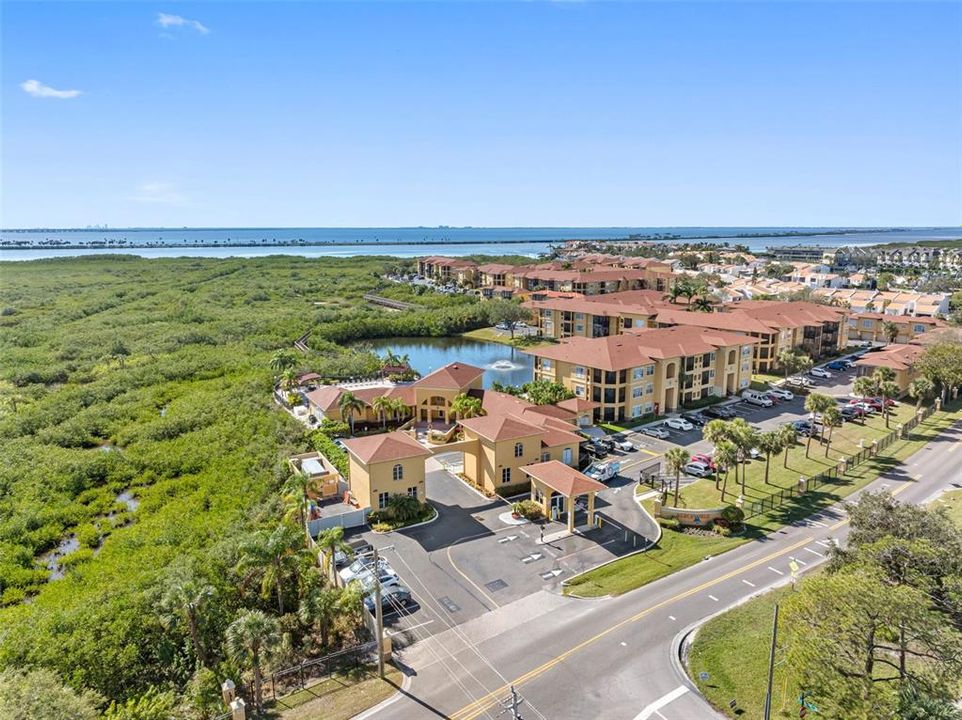 Под контрактом: $165,000 (1 спален, 1 ванн, 656 Квадратных фут)