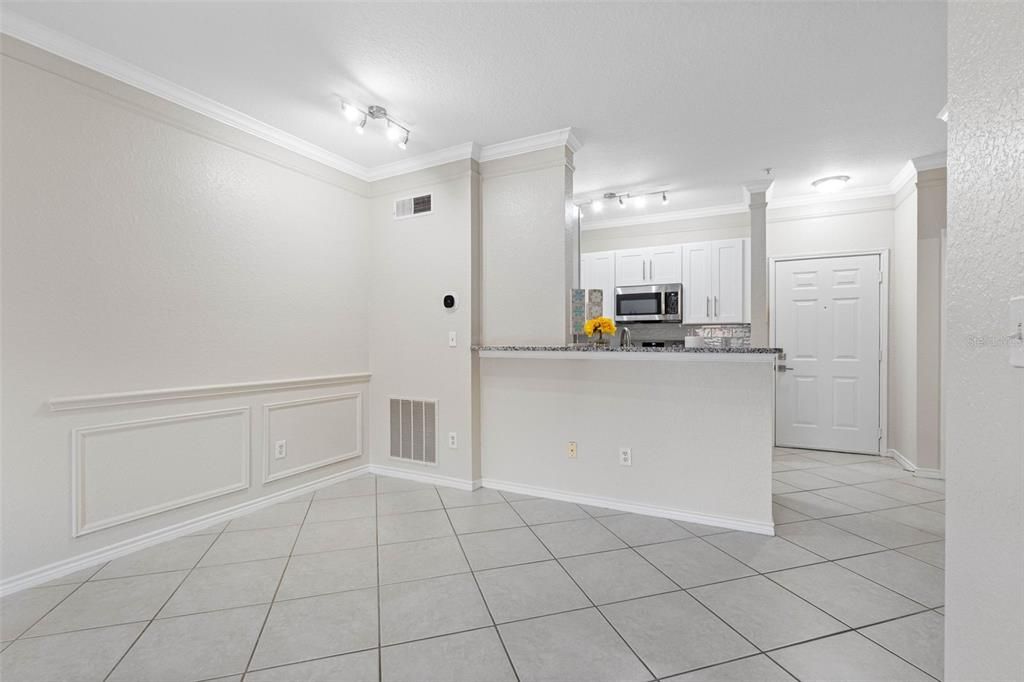 Под контрактом: $165,000 (1 спален, 1 ванн, 656 Квадратных фут)