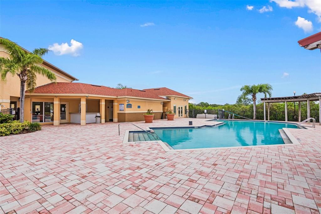 Под контрактом: $165,000 (1 спален, 1 ванн, 656 Квадратных фут)