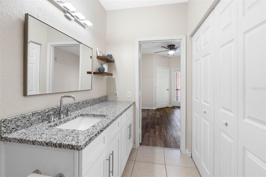 Под контрактом: $165,000 (1 спален, 1 ванн, 656 Квадратных фут)