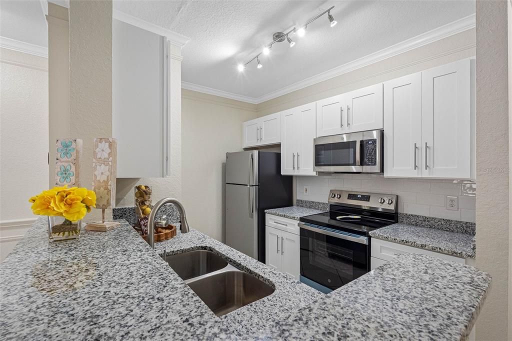 Под контрактом: $165,000 (1 спален, 1 ванн, 656 Квадратных фут)