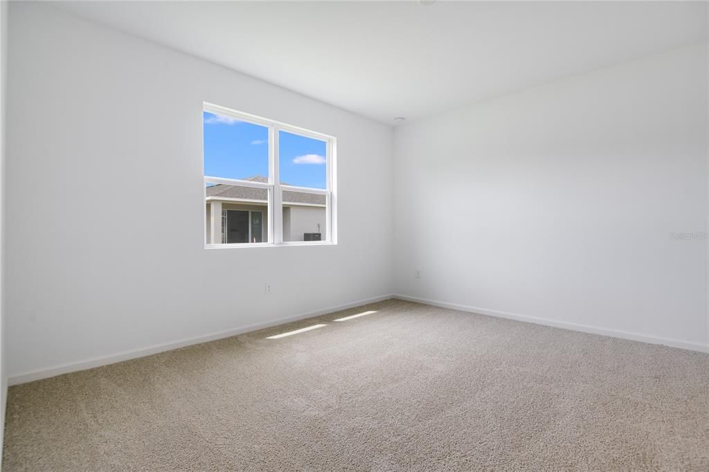 合同活跃: $363,623 (4 贝兹, 3 浴室, 2077 平方英尺)