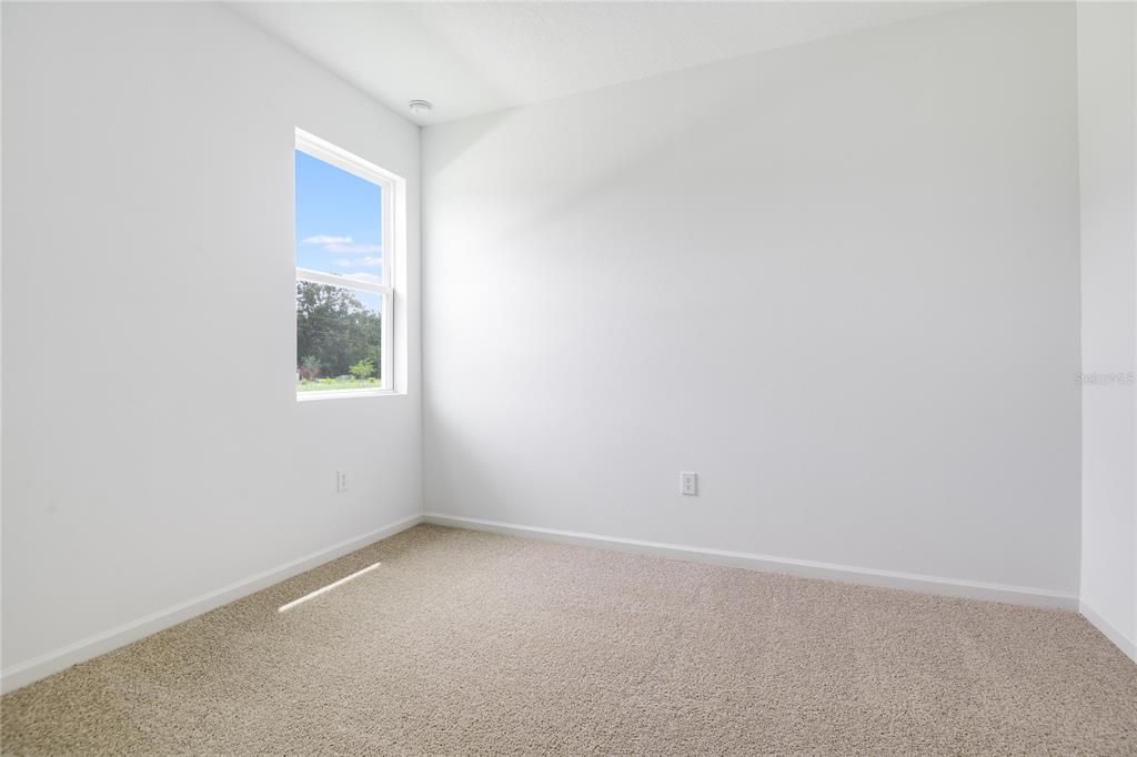 合同活跃: $363,623 (4 贝兹, 3 浴室, 2077 平方英尺)