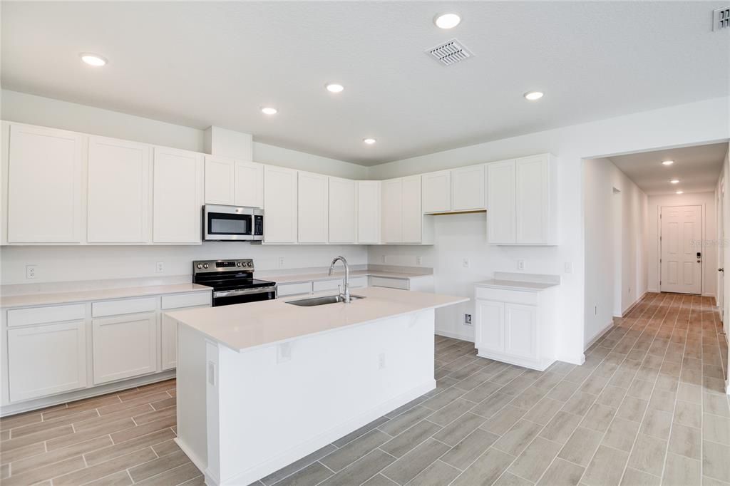 合同活跃: $363,623 (4 贝兹, 3 浴室, 2077 平方英尺)