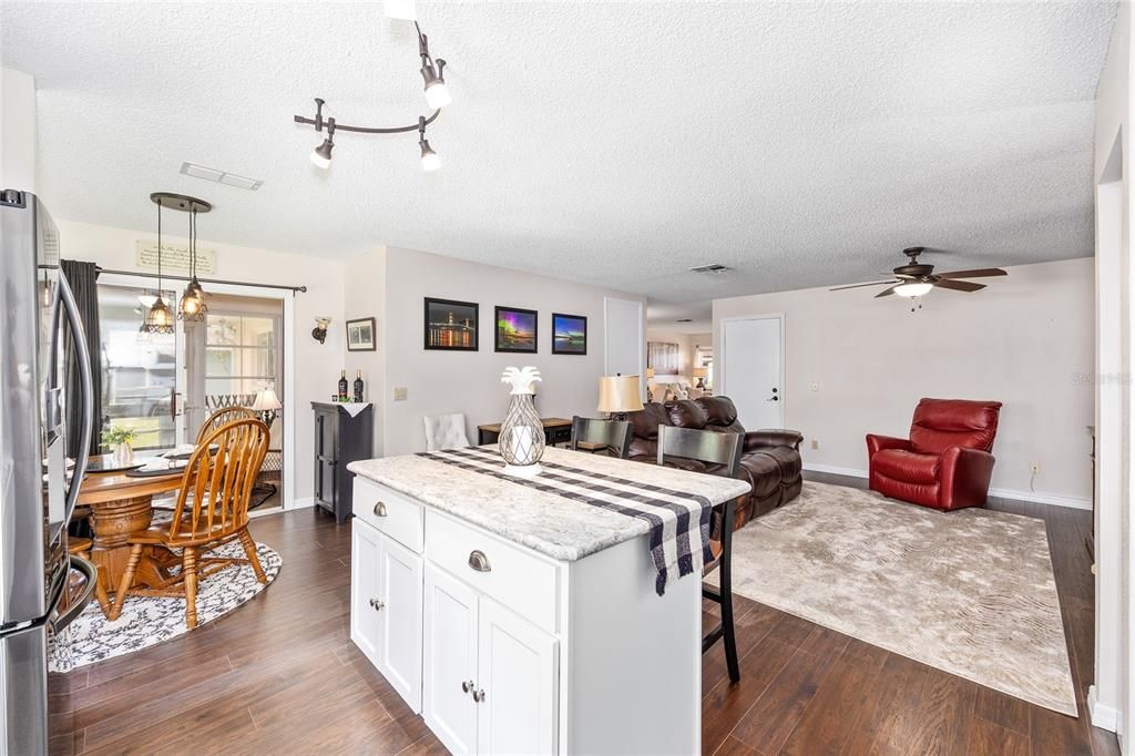 Active With Contract: $162,000 (2 beds, 2 baths, 1412 Square Feet)