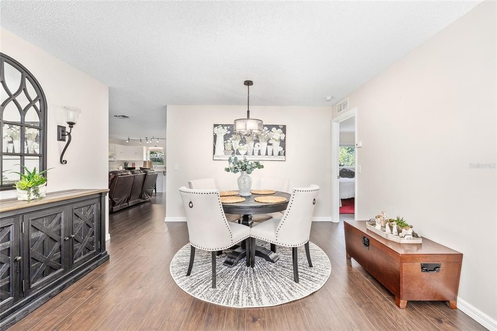 Active With Contract: $162,000 (2 beds, 2 baths, 1412 Square Feet)