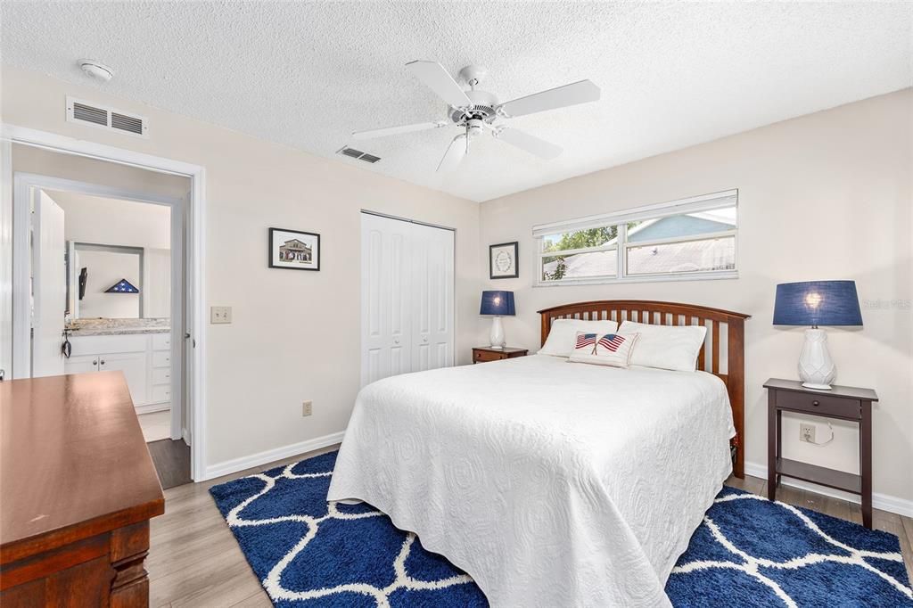 Active With Contract: $162,000 (2 beds, 2 baths, 1412 Square Feet)