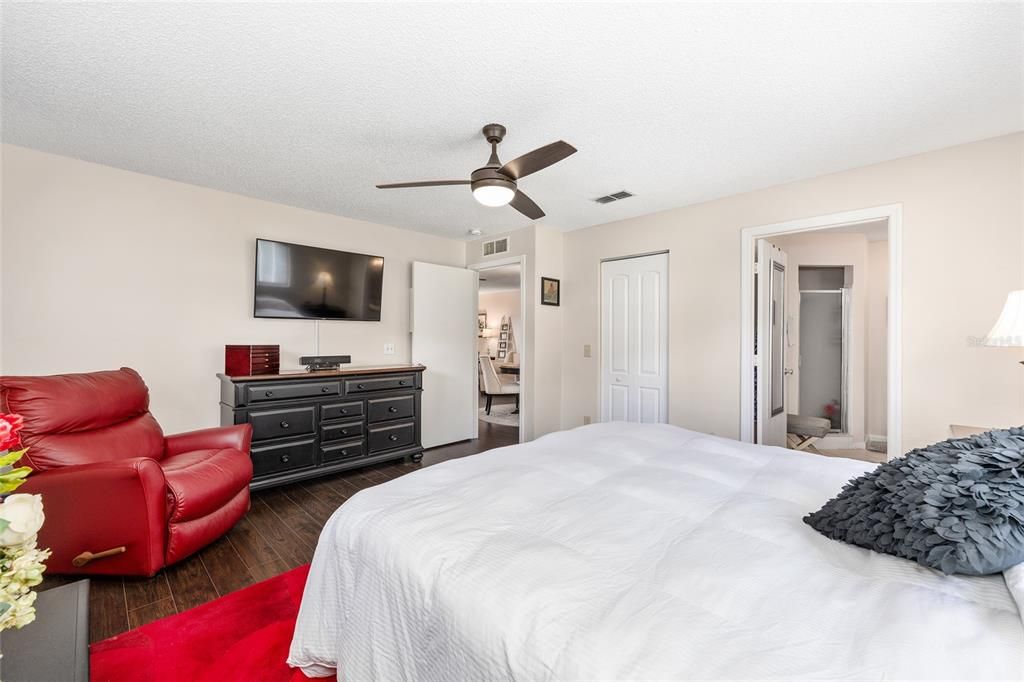 Active With Contract: $162,000 (2 beds, 2 baths, 1412 Square Feet)