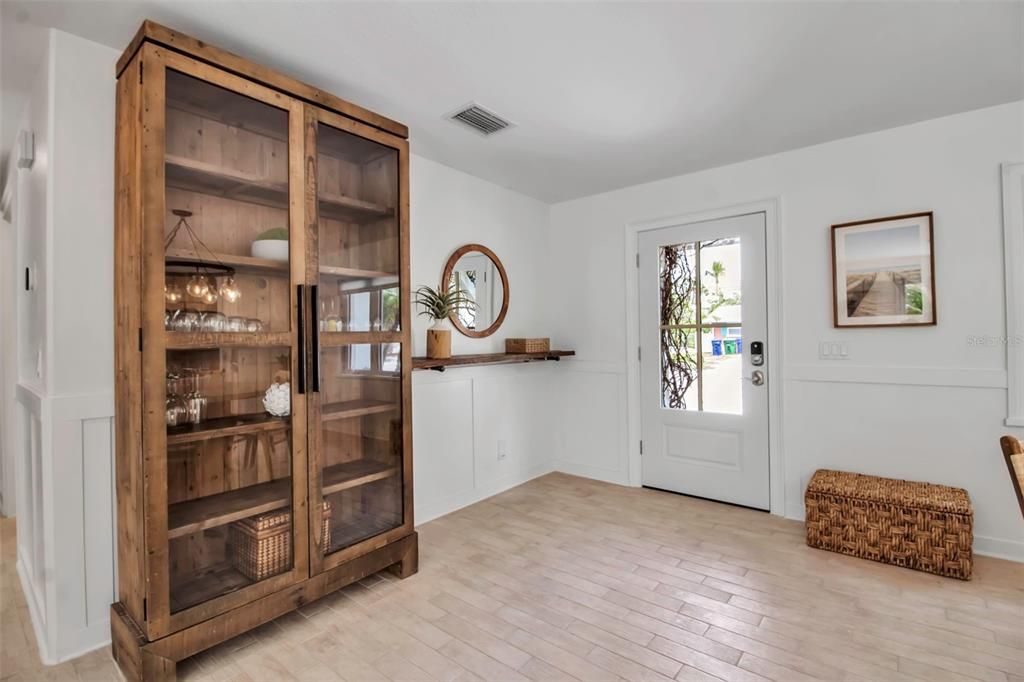 For Sale: $1,600,000 (3 beds, 2 baths, 1713 Square Feet)