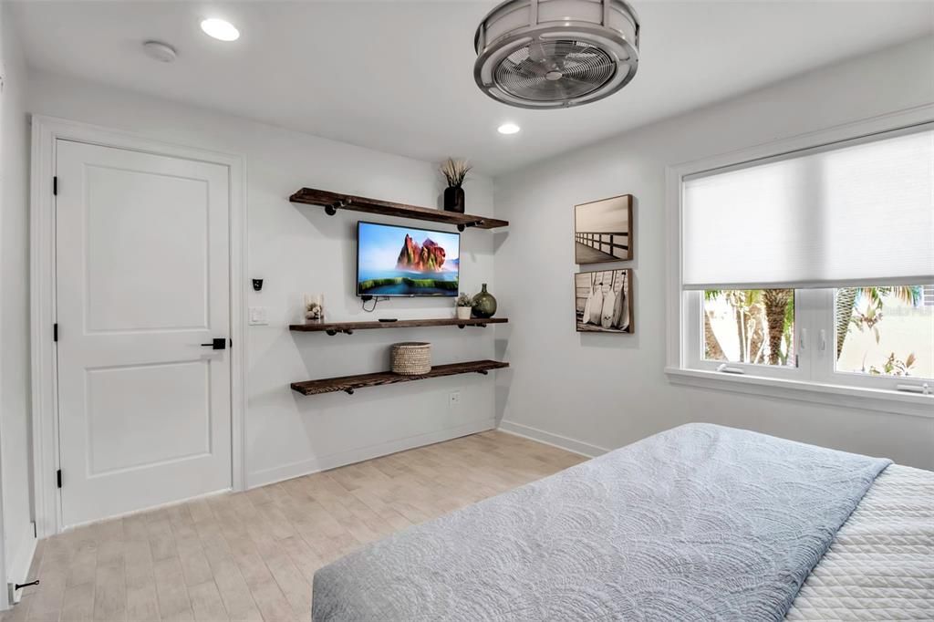 For Sale: $1,600,000 (3 beds, 2 baths, 1713 Square Feet)