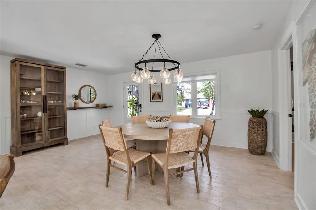 For Sale: $1,600,000 (3 beds, 2 baths, 1713 Square Feet)