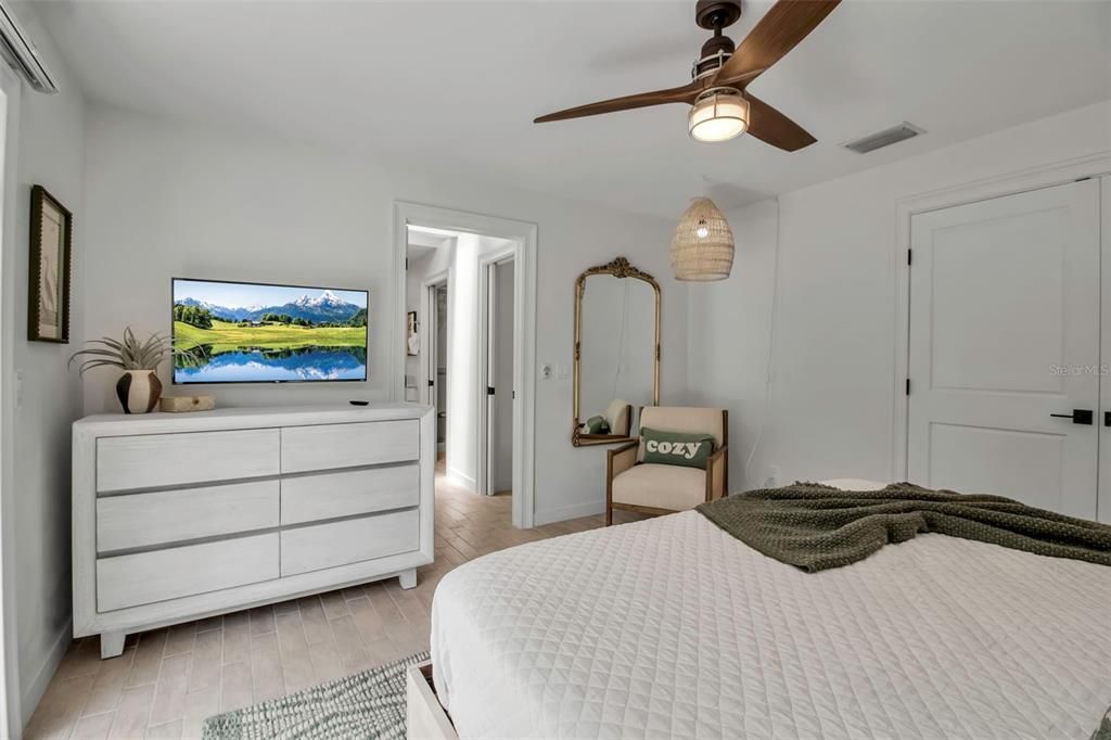 For Sale: $1,600,000 (3 beds, 2 baths, 1713 Square Feet)