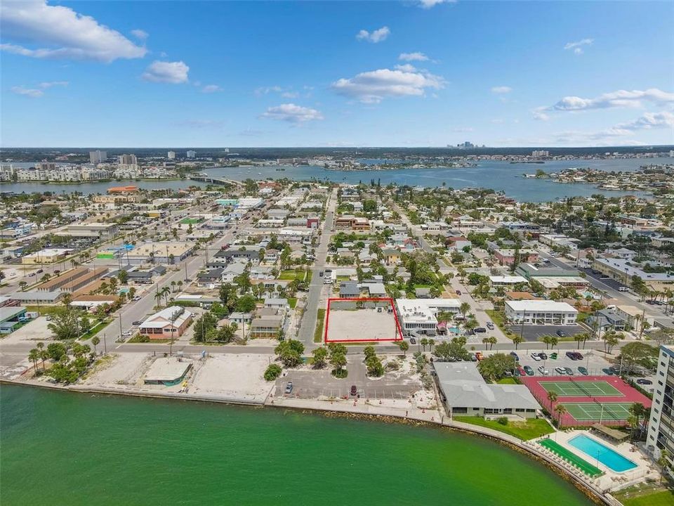 合同活跃: $4,500,000 (0.47 acres)