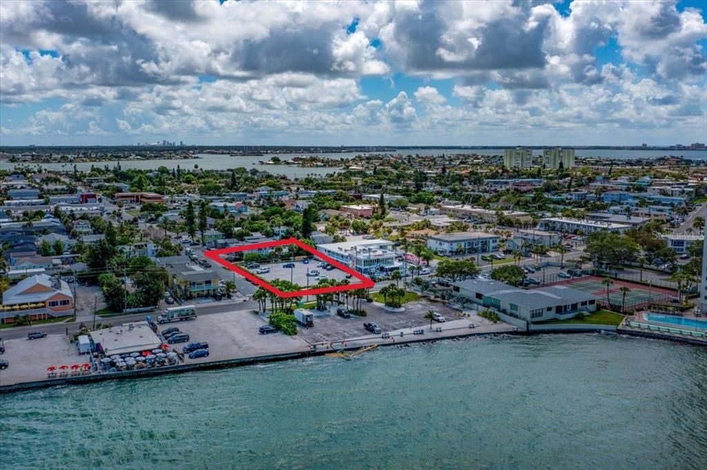 合同活跃: $4,500,000 (0.47 acres)