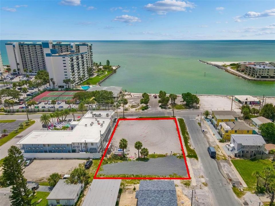 合同活跃: $4,500,000 (0.47 acres)