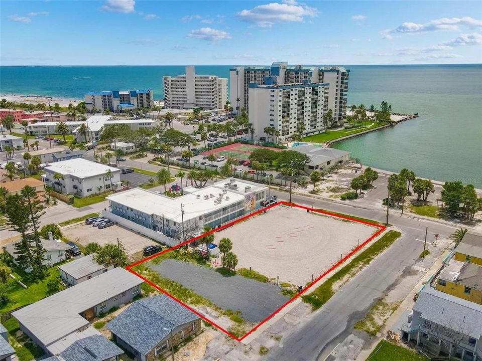 合同活跃: $4,500,000 (0.47 acres)