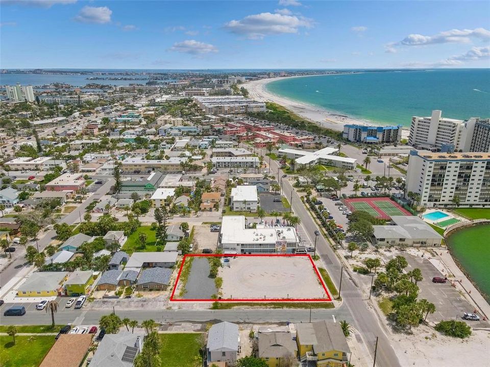 合同活跃: $4,500,000 (0.47 acres)