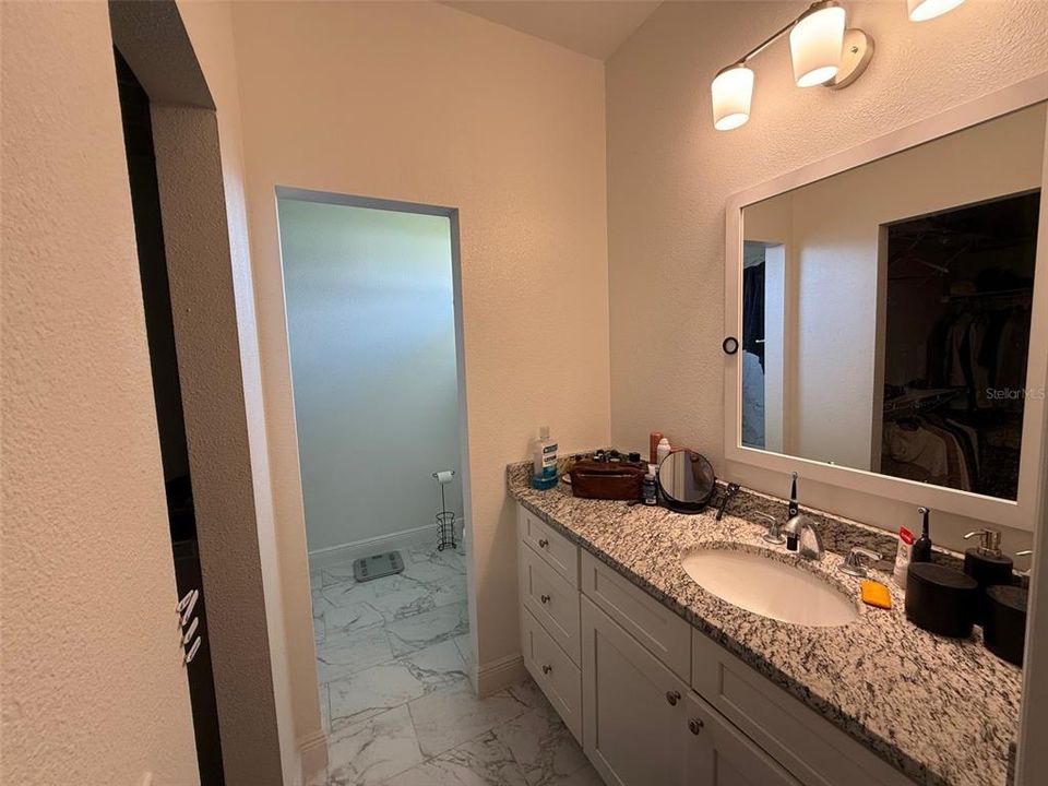 Activo con contrato: $245,000 (3 camas, 2 baños, 1418 Pies cuadrados)